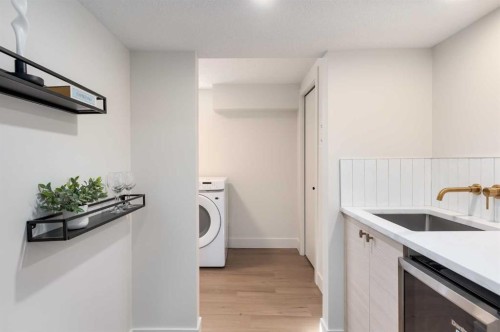 15 Hoover Place Sw, Calgary, AB - Indoor Photo Showing Laundry Room