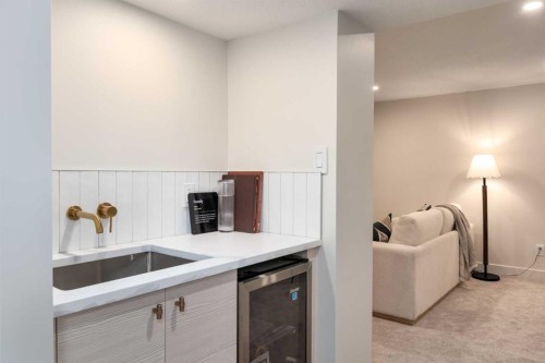 15 Hoover Place Sw, Calgary, AB - Indoor