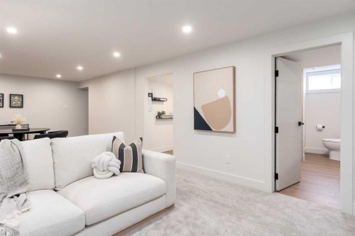 15 Hoover Place Sw, Calgary, AB - Indoor Photo Showing Basement