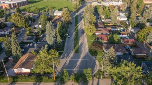 15 Hoover Place Sw, Calgary, AB - Outdoor With View