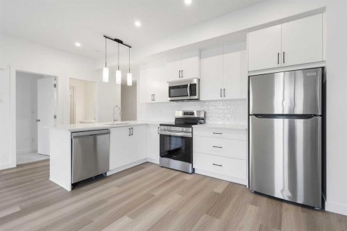 86-2117 81 Street Sw, Calgary, AB - Indoor Photo Showing Kitchen With Stainless Steel Kitchen With Upgraded Kitchen