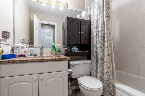 1-6-8 Huntley Close Ne, Calgary, AB - Indoor Photo Showing Bathroom