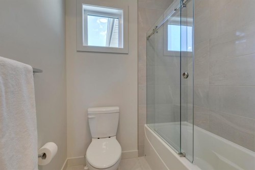 69 Shawnee Green Sw, Calgary, AB - Indoor Photo Showing Bathroom
