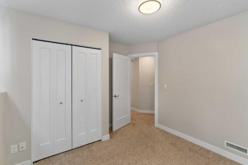 423 10 Avenue Ne, Calgary, AB - Indoor