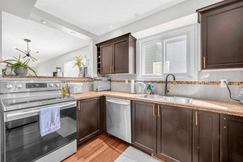 252 21 Avenue Ne, Calgary, AB - Indoor Photo Showing Kitchen With Double Sink