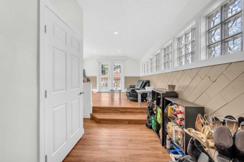 252 21 Avenue Ne, Calgary, AB - Indoor Photo Showing Other Room