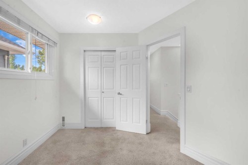 252 21 Avenue Ne, Calgary, AB - Indoor Photo Showing Other Room