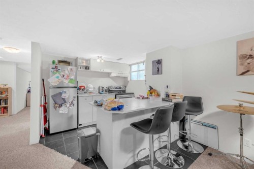 252 21 Avenue Ne, Calgary, AB - Indoor