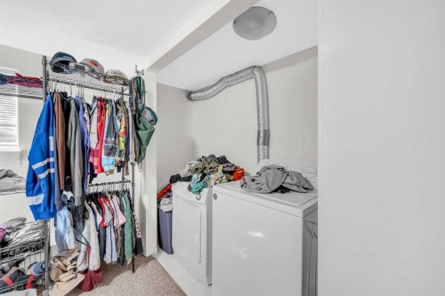 252 21 Avenue Ne, Calgary, AB - Indoor With Storage