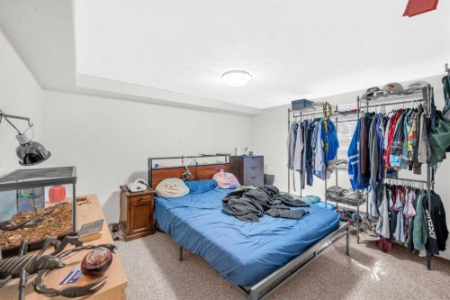 252 21 Avenue Ne, Calgary, AB - Indoor Photo Showing Bedroom