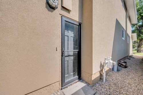 252 21 Avenue Ne, Calgary, AB - Outdoor With Exterior