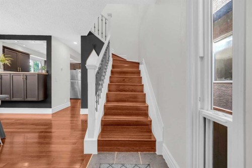 252 21 Avenue Ne, Calgary, AB - Indoor Photo Showing Other Room