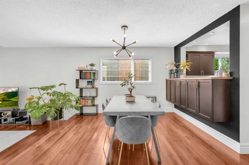 252 21 Avenue Ne, Calgary, AB - Indoor