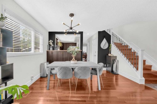 252 21 Avenue Ne, Calgary, AB - Indoor Photo Showing Dining Room