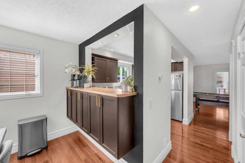 252 21 Avenue Ne, Calgary, AB - Indoor Photo Showing Other Room