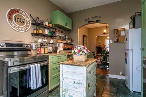 39 34 Avenue Sw, Calgary, AB - Indoor Photo Showing Kitchen