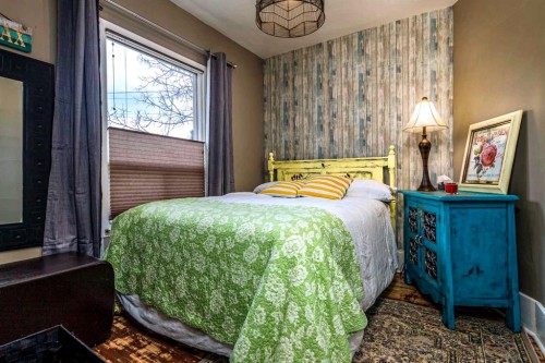 39 34 Avenue Sw, Calgary, AB - Indoor Photo Showing Bedroom