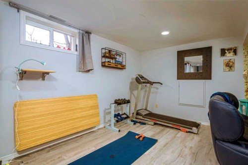 39 34 Avenue Sw, Calgary, AB - Indoor Photo Showing Gym Room