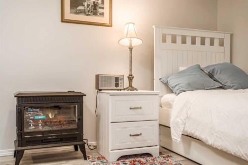 39 34 Avenue Sw, Calgary, AB - Indoor Photo Showing Bedroom