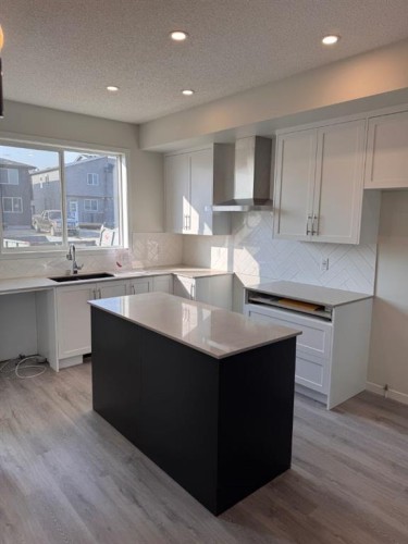 25 Setonvista Gate Se, Calgary, AB - Indoor Photo Showing Kitchen