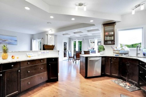 16 Silverado Skies Lane Sw, Calgary, AB - Indoor Photo Showing Kitchen