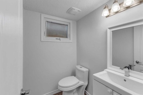 4 Mckernan Place Se, Calgary, AB - Indoor Photo Showing Bathroom