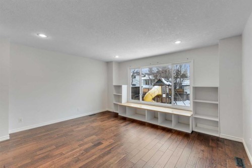 4 Mckernan Place Se, Calgary, AB - Indoor Photo Showing Living Room