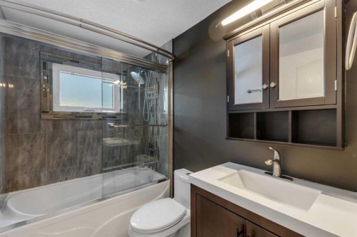 4 Mckernan Place Se, Calgary, AB - Indoor Photo Showing Bathroom
