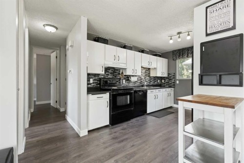 63 Olympia Crescent Se, Calgary, AB - Indoor Photo Showing Kitchen With Upgraded Kitchen