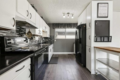63 Olympia Crescent Se, Calgary, AB - Indoor Photo Showing Kitchen