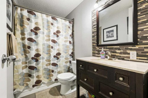 63 Olympia Crescent Se, Calgary, AB - Indoor Photo Showing Bathroom