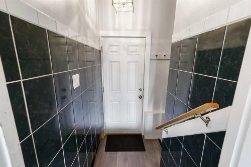 63 Olympia Crescent Se, Calgary, AB - Indoor