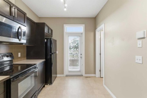 172 New Brighton Point Se, Calgary, AB - Indoor Photo Showing Kitchen