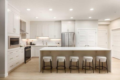 2113-2117 81 Street Sw, Calgary, AB - Indoor Photo Showing Kitchen With Upgraded Kitchen