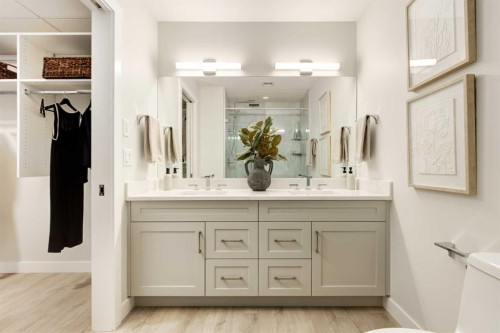 2113-2117 81 Street Sw, Calgary, AB - Indoor Photo Showing Bathroom