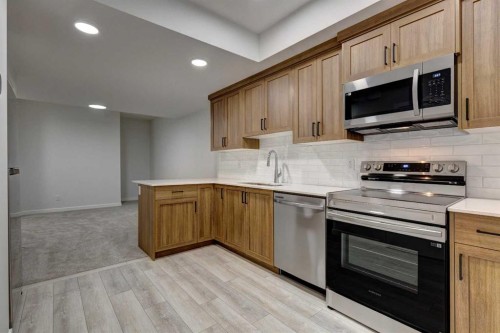 98 Silver Spruce Road Sw, Calgary, AB - Indoor Photo Showing Kitchen