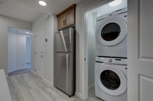 98 Silver Spruce Road Sw, Calgary, AB - Indoor Photo Showing Laundry Room