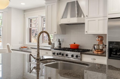 3025 Elbow Drive Sw, Calgary, AB - Indoor Photo Showing Kitchen With Double Sink With Upgraded Kitchen