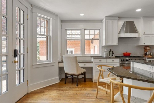 3025 Elbow Drive Sw, Calgary, AB - Indoor Photo Showing Kitchen