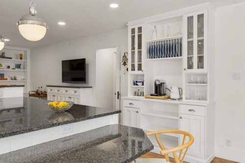 3025 Elbow Drive Sw, Calgary, AB - Indoor