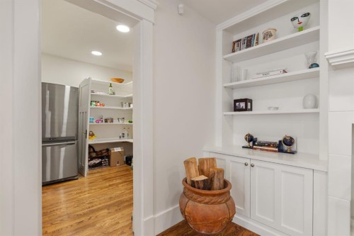 3025 Elbow Drive Sw, Calgary, AB - Indoor Photo Showing Other Room