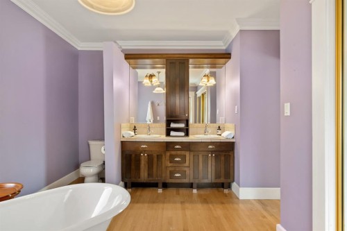 3025 Elbow Drive Sw, Calgary, AB - Indoor Photo Showing Bathroom