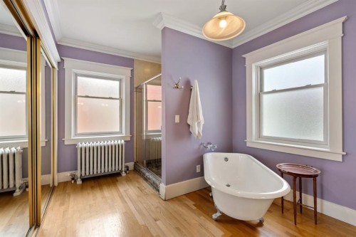 3025 Elbow Drive Sw, Calgary, AB - Indoor Photo Showing Bathroom