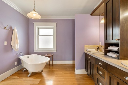 3025 Elbow Drive Sw, Calgary, AB - Indoor Photo Showing Bathroom