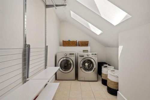 3025 Elbow Drive Sw, Calgary, AB - Indoor Photo Showing Laundry Room
