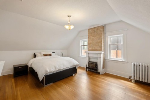 3025 Elbow Drive Sw, Calgary, AB - Indoor Photo Showing Bedroom