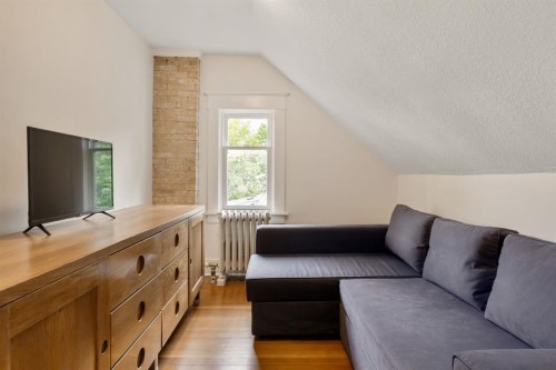 3025 Elbow Drive Sw, Calgary, AB - Indoor Photo Showing Living Room