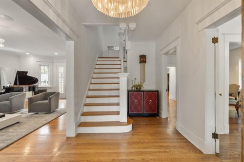 3025 Elbow Drive Sw, Calgary, AB - Indoor Photo Showing Other Room