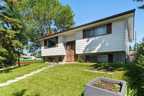 5720 Madigan Drive Ne, Calgary, AB - Outdoor