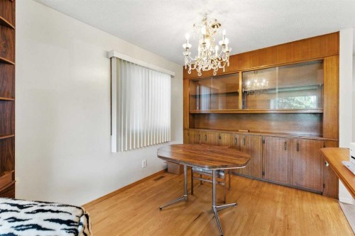 5720 Madigan Drive Ne, Calgary, AB - Indoor Photo Showing Dining Room